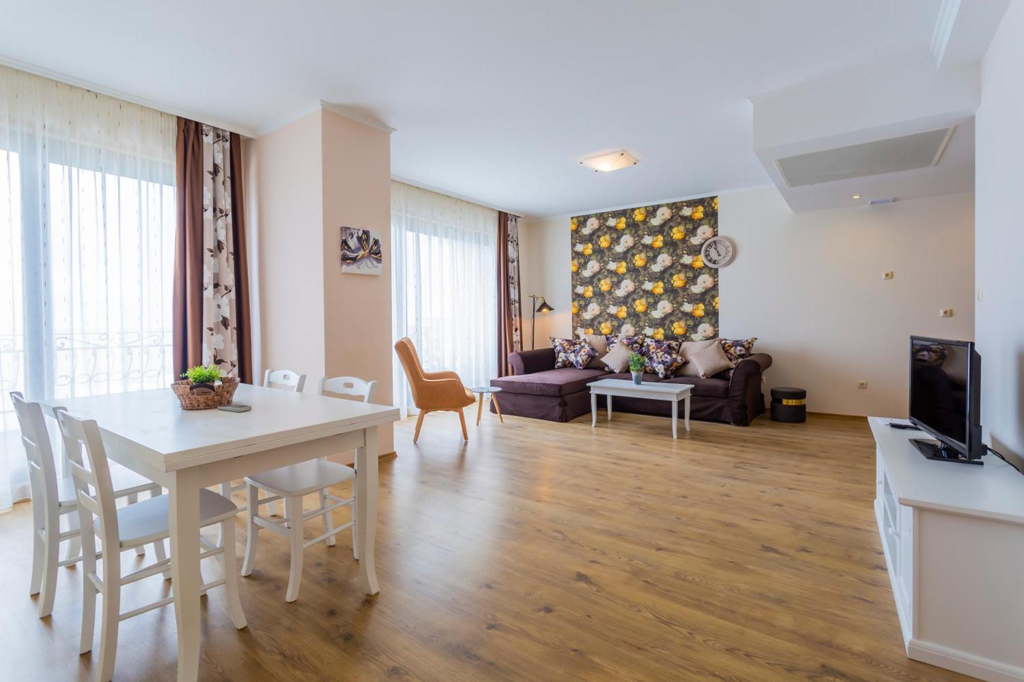 Gardenia Beach Palace Aparthotel Pomorie Exterior foto